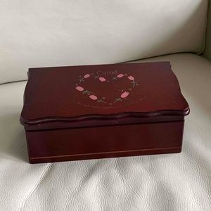 Wooden jewelry box